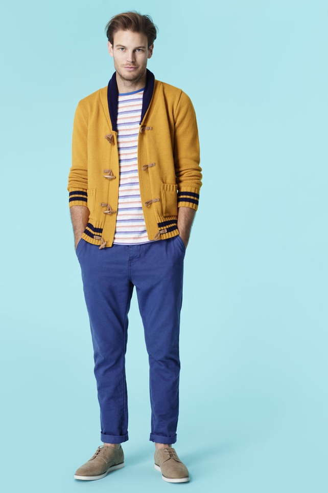 Cardigan €44.99, t-shirt €14.99, chinos €29.99, camel shoes €29.99