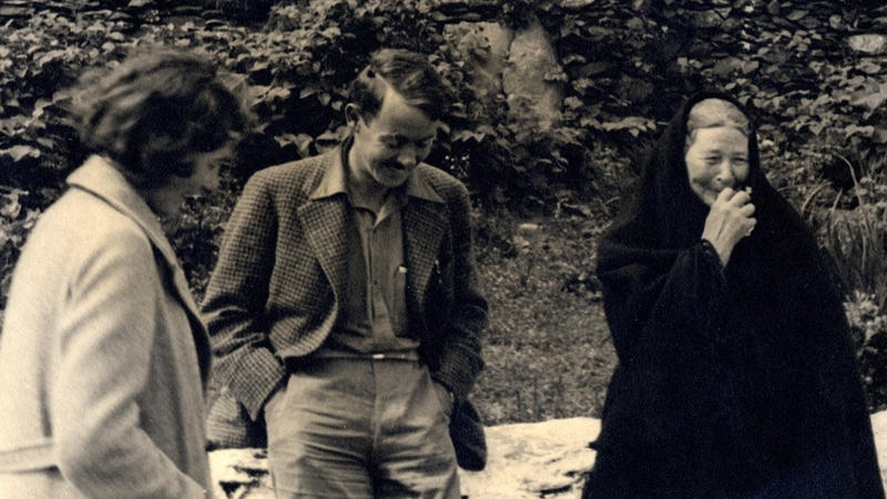 By kind permission of the National Folklore Collection, University College Dublin. Le caoinchead Chnuasach Bhéaloideas Éireann, An Coláiste Ollscoile, Baile Átha Cliath