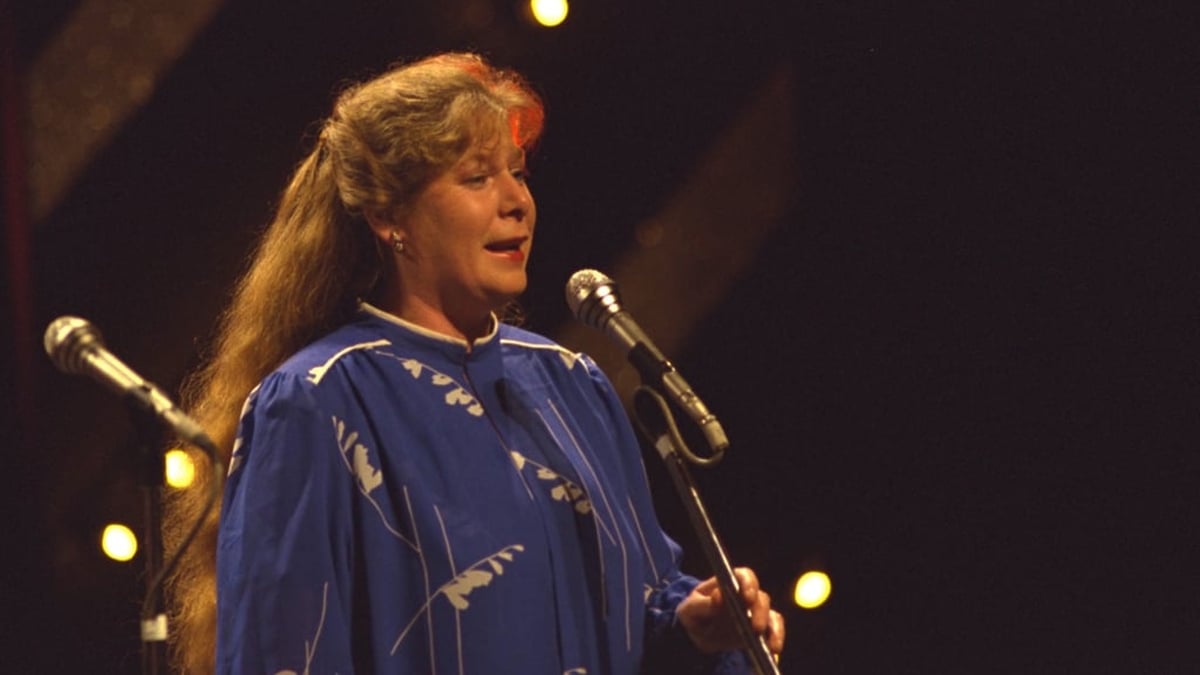 Irish folk singer Dolores Keane dies aged 72