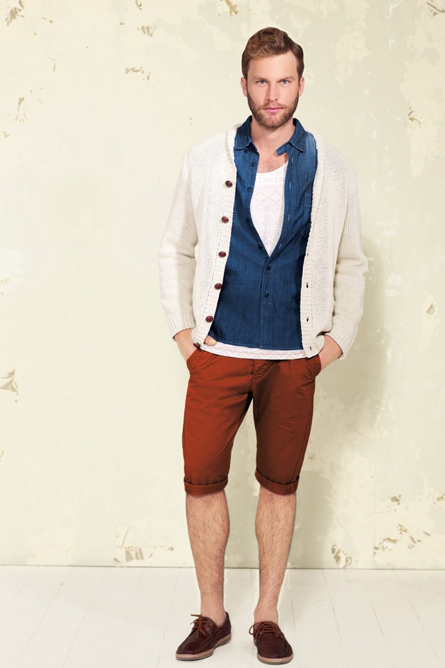 Contrasted layering on the top and bottom