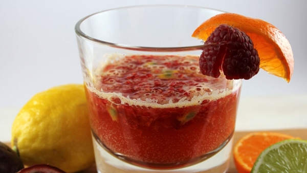 Citrus and passion fruit sparkler (c) stasty.com