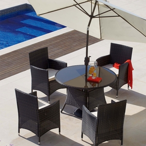 entura 4 Chair Round Dining Set with Parasol €529
