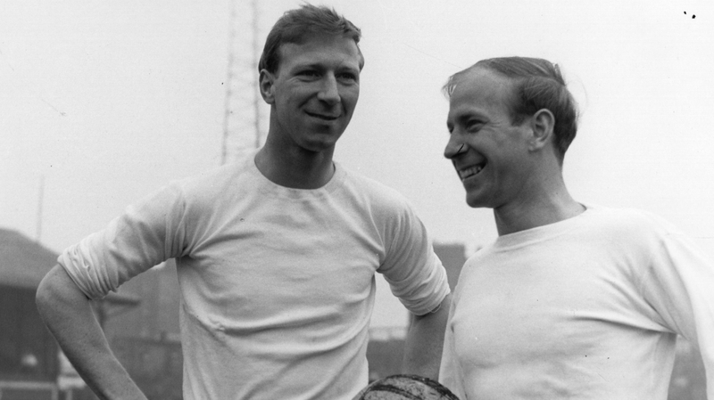Bobby Charlton (R) with his brother Jack