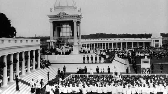 Pontifical High Mass in the Phoenix Park 31st International Eucharistic Congress in Dublin (1932)
©…