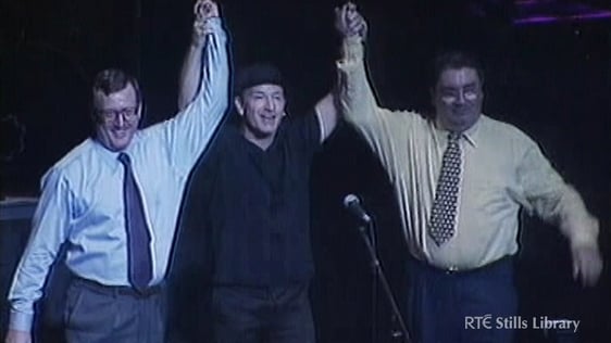 Bono with David Trimble and John Hume (1998) © RTÉ Stills Library 3036/037