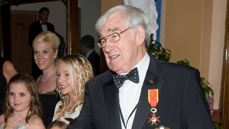 Frank Carson was known for his catchphrases "It's a cracker" and "It's the way I tell 'em"