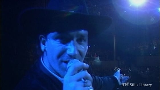 Bono on stage at Point Depot 1989 © RTÉ Stills Library 3036/027
