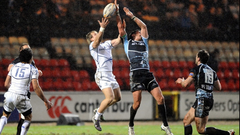 Fionn Carr contests the high ball with Peter Murchie