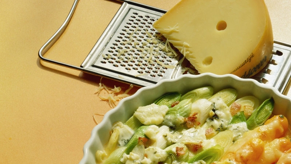 Baked ham and leeks au gratin