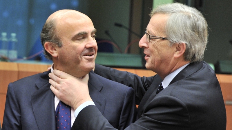 Spanish Finance Minister Luis De Guindos and Eurogroup president Jean-Claude Juncker joke before last night's meeting