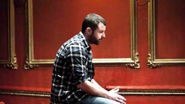 Mick Flannery releases his third album Red to Blue