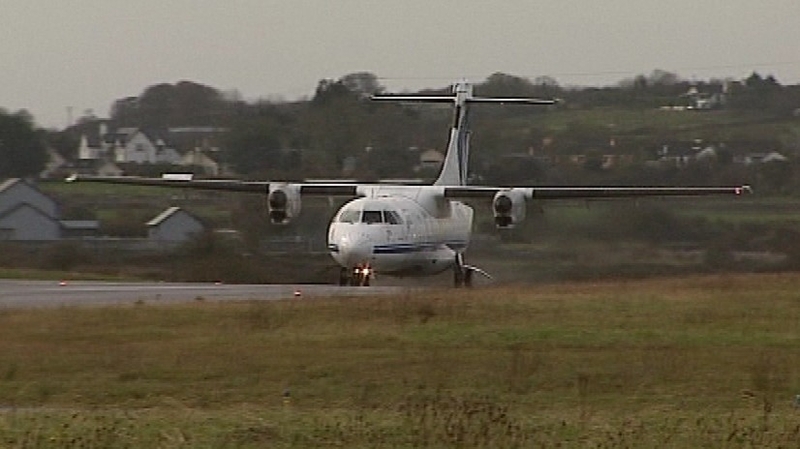 Beidh cruinniú in Árainn inniu ag an gcoiste atá ag iarraidh an tseirbhís aeir chuig na hoileáin a chosaint