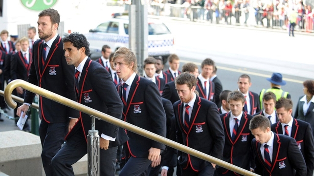 Melbourne Demons players arrive for funeral