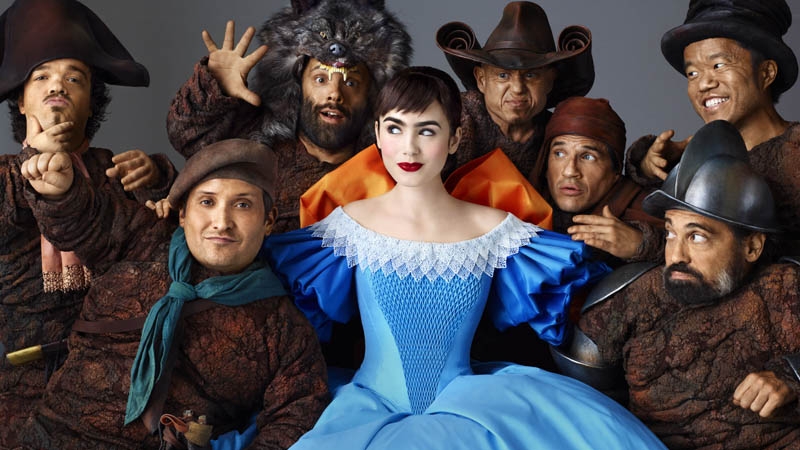 Lily Collins plays Snow White