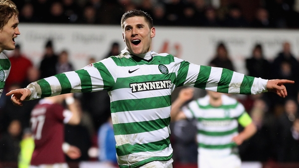 Gary Hooper scored twice as Celtic sealed the title with a 6-0 win over Motherwell
