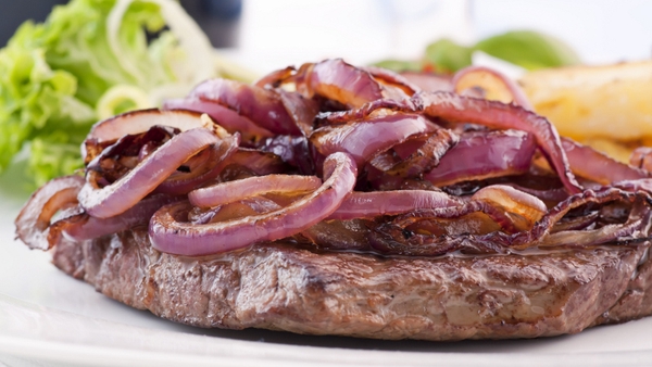 Seared Fillet of Beef with Crispy Onions and Salad