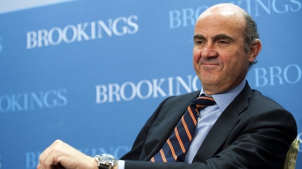 Economy Minister Luis de Guindos says Spanish government in no rush to sell banks