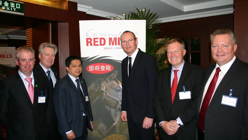 (L-R) Austin Melia, Manager, Beijing International Equestrian Club; Joe Connolly; Meng Lai Lim, CEO of Beijing International Equestrian Club; Minister for Agriculture, Marine and Food Simon Coveney TD, Bill Connolly and Michael Connolly