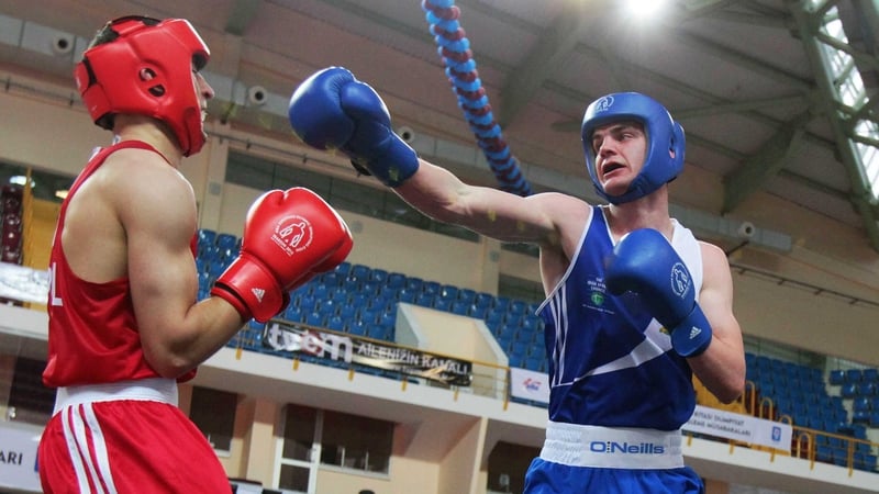 Adam Nolan (r) survived a knockdown against Thomasz Kot
