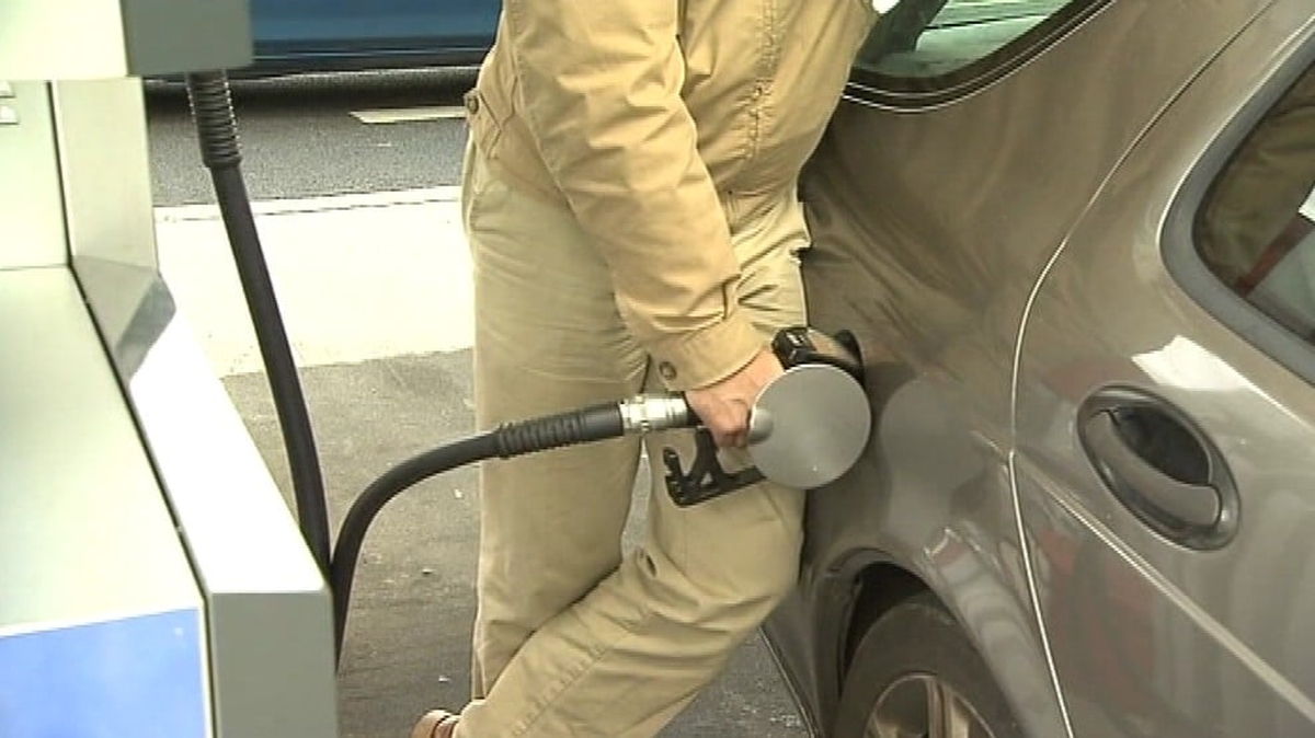 Crude oil prices plummet in 2014 