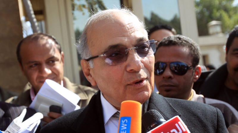 Egypt's electoral commission has reversed its decision on Ahmed Shafiq