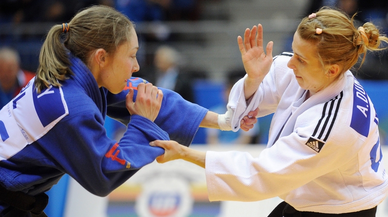Irelands's Lisa Kearney (left) competing in the 48kg category elimination bout at the European Judo Championships in Chelyabinsk, Russia