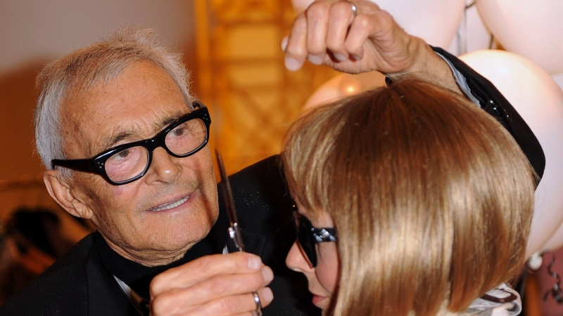 Vidal Sassoon attends his autobiography signing with an Anna Wintour lookalike at Selfridges department store in 2010