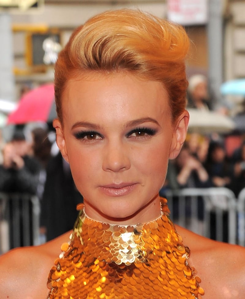 Carey Mulligan does her bit for charity