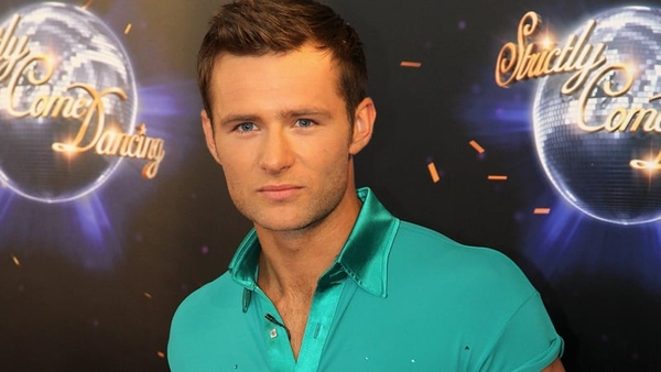 Judd becomes engaged to violinist Izzy Johnson