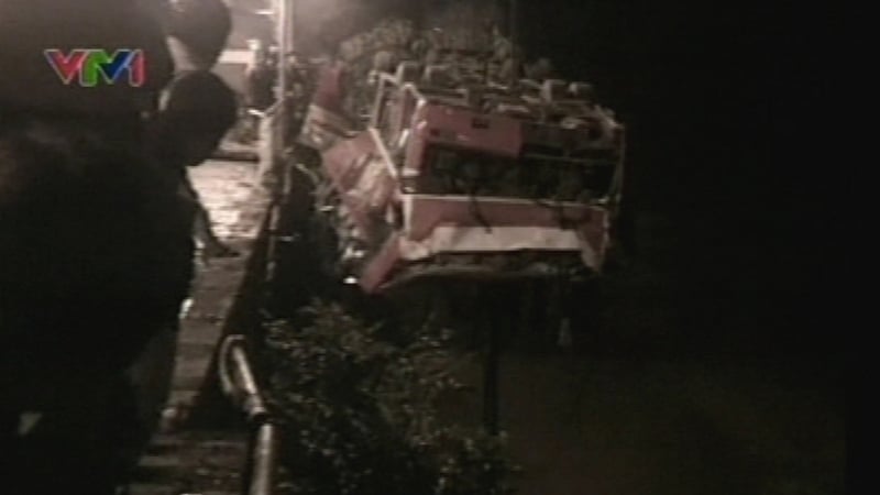 Wreckage of bus was raised from river bed