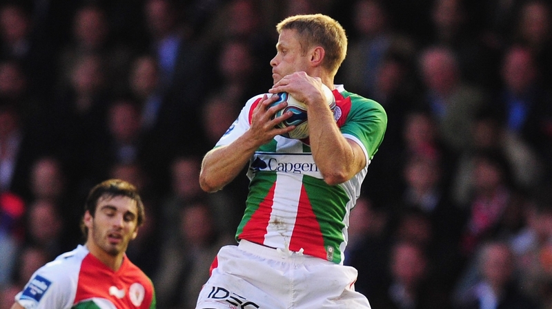 Iain Balshaw of Biarritz jumps for a high ball