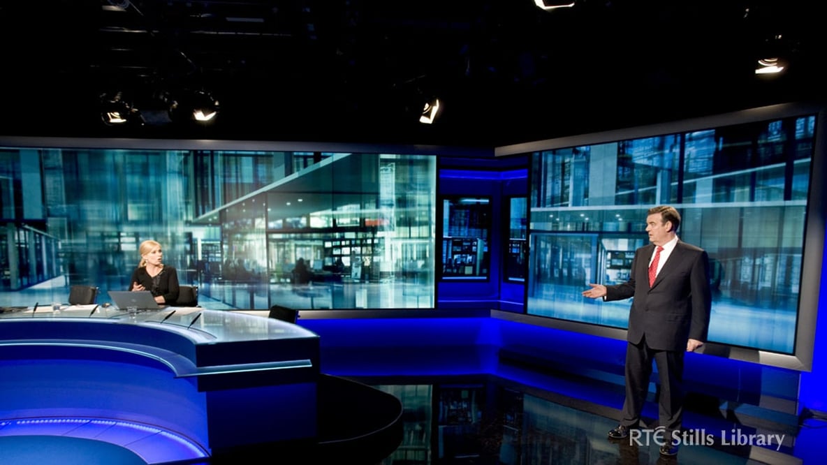 RTÉ newsreaders Sharon Ní Bheoláin and Bryan Dobson photographed on the new look RTÉ News in February 2009. 
© RTÉ Stills Library 4196/032