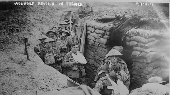 Wounded British troops in a communications trench
Courtesy Library of Congress LC_B2_4724_11