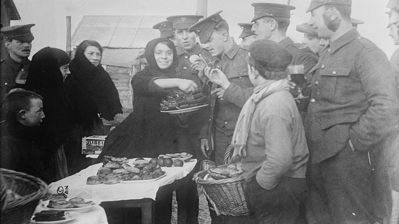 Soldiers buying goods from local people at Etaples
Courtesy Library of Congress LC_B2_3385_4