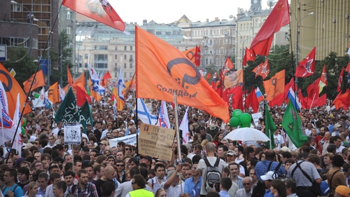 Russian fans protest peacefully ahead of game before they turned violent