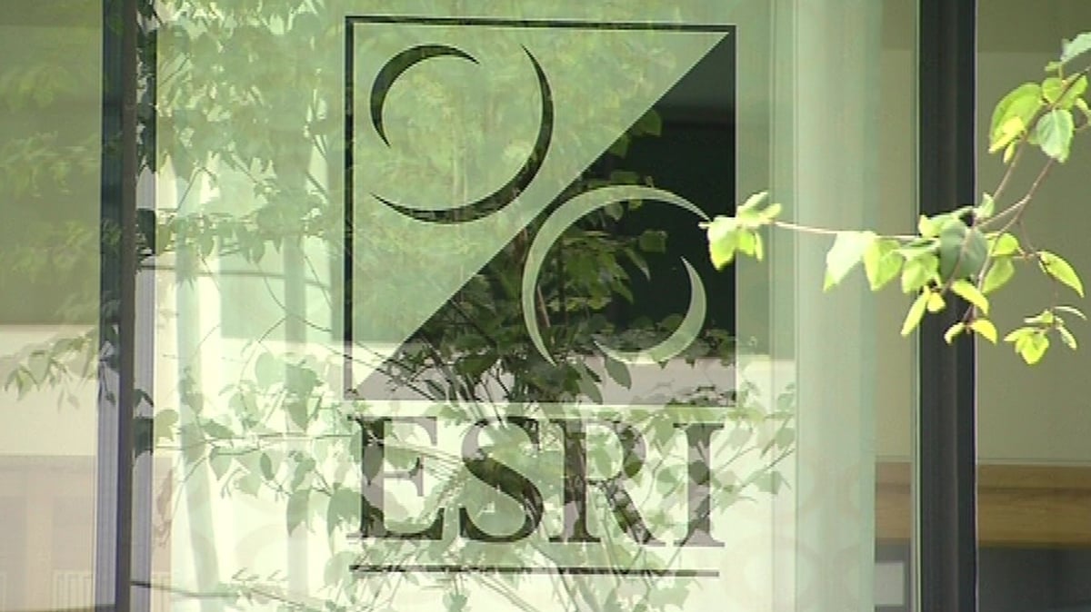 ESRI warns government against overheating the economy.