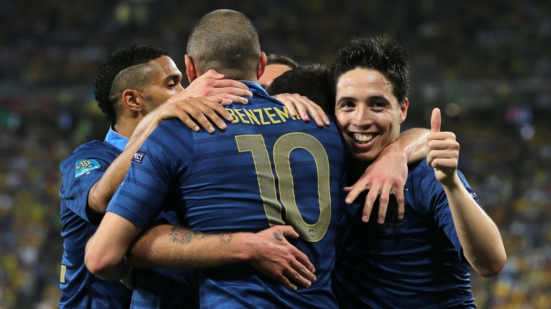 Samir Nasri gives the thumbs up for Jeremy Menez's goal