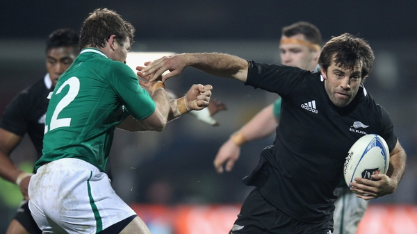 Gordon D'Arcy gets to grips with Conrad Smith