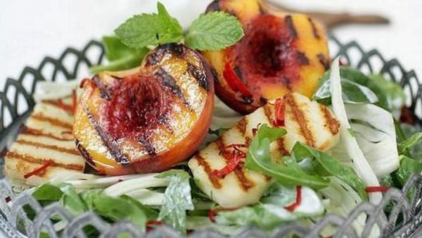 André's Halloumi, Peach and Chilli Salad