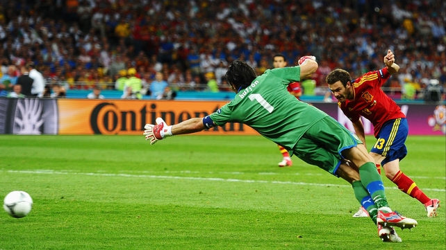 Juan Mata hits Spain's fourth