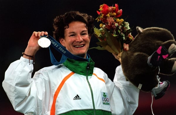 Sonia O'Sullivan shows her delight at claiming silver in Australia