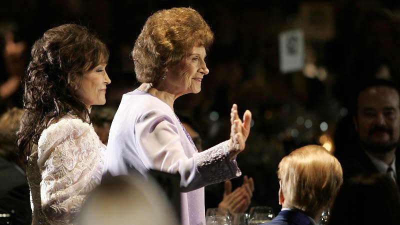 Kitty Wells: on stage with Loretta Lynn in 2004