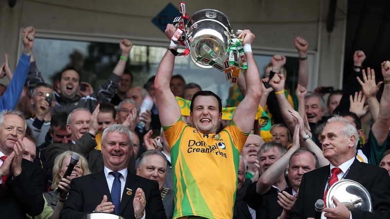 Michael Murphy lifts the Anglo Celt trophy as Donegal claimed their seventh title