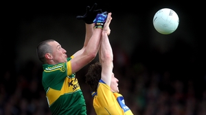 Kerry's Kieran Donaghy (l) and Barry Duggan of Clare compete for a high ball