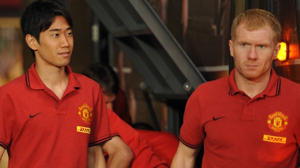 Paul Scholes with new Manchester United signing Shinji Kagawa
