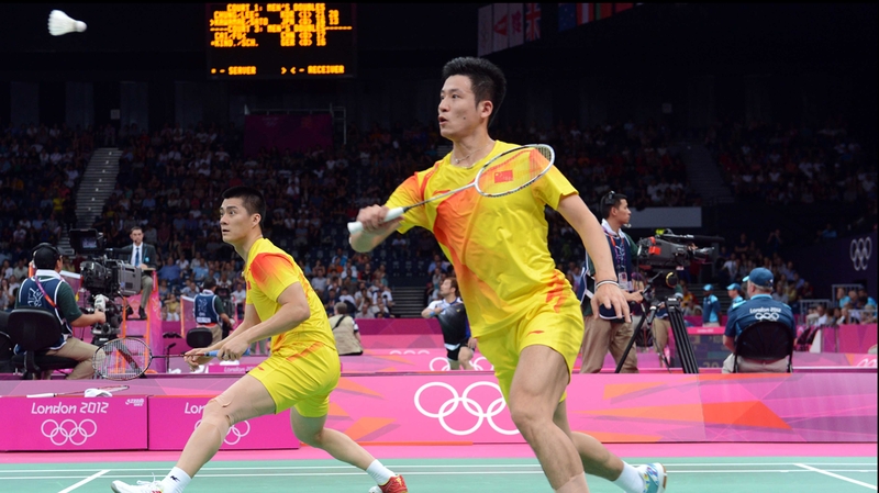Cai Yu (r) and Fu Haifeng (l) won a doubles game against Chinese compatriots