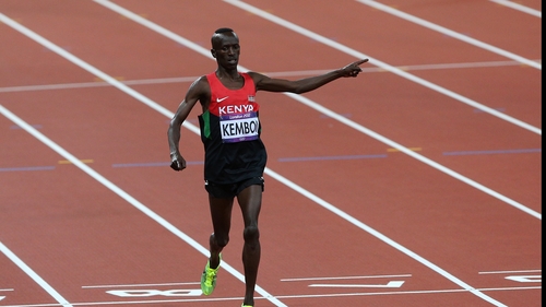 Ezekiel Kemboi crosses the finish line