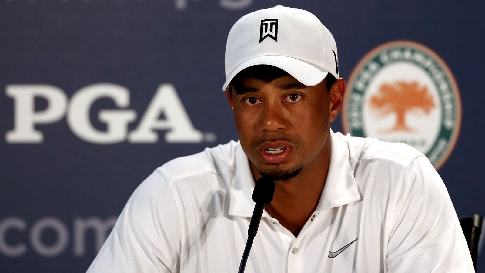 Woods charged with DUI after Florida car crash