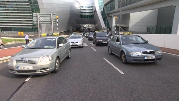 400 taxi drivers staged a slow protest at Dublin Airport this morning