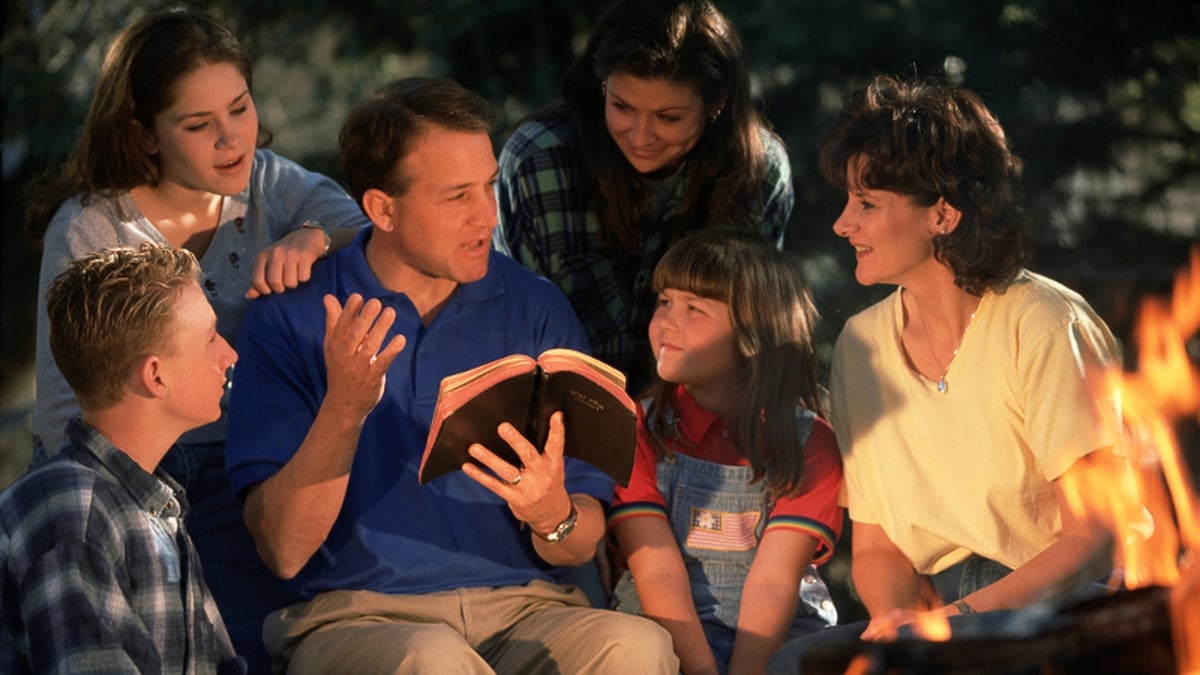 Máirín Mhic Lochlainn, Scéalaí